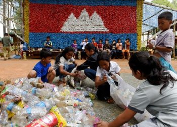 Warga Muda Berinovasi dalam Pengelolaan Sampah Plastik di Desa Terpencil