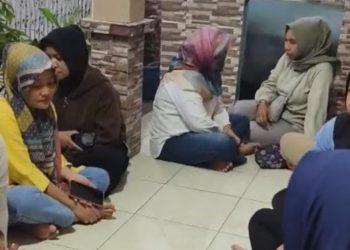 Menuntut Uang Kembali, Korban Penipuan Paket Lebaran Duduki Rumah Pimpinan CV Farsya