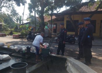 Di Tempat Wisata Cipanas, Brimob Garut Pantau Situasi Kamtibmas