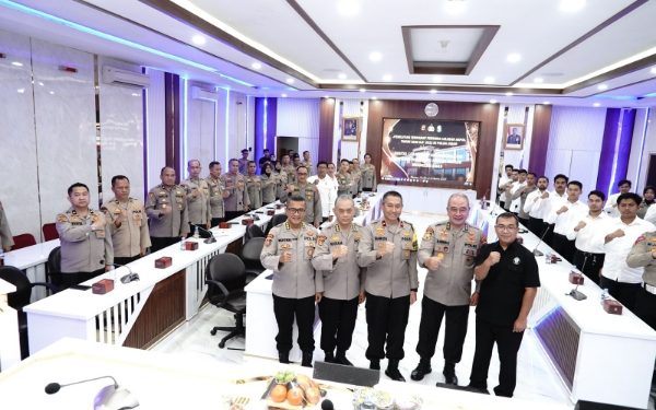 Kapolda Jabar Sabet Mendali Emas, Perunggu dan Perak di Kejuaraan Karate Kapolri Cup