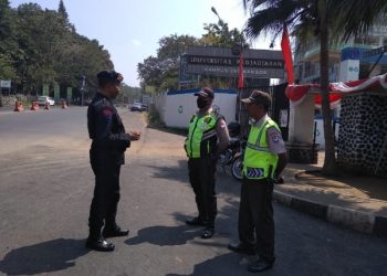 Kunjungi Tempat Wisata di Cipanas, Brimob Jabar Pantau Situasi Kaamtibmas