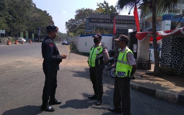 Kunjungi Tempat Wisata di Cipanas, Brimob Jabar Pantau Situasi Kaamtibmas