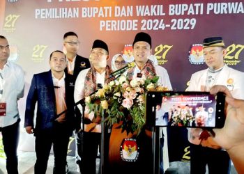 Ribuan Pendukung Yadi-Pipin Padati KPU Purwakarta
