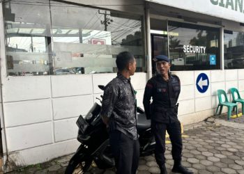 Pastikan Kamtibmas Kondusif, Anggota Brimob Cianjur Patroli di Tempat Wisata