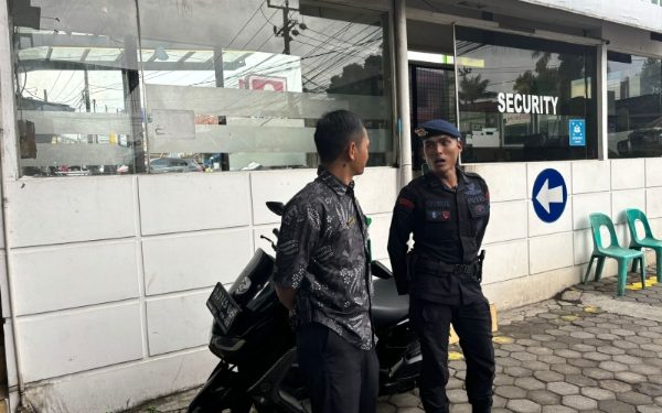 Pastikan Kamtibmas Kondusif, Anggota Brimob Cianjur Patroli di Tempat Wisata
