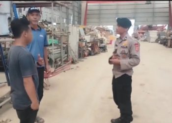 Brimob Karawang Ajak Masyarakat Jaga Lingkungan