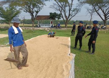 Dukung Program KPN, Personel Brimob Jabar Edukasi Petani