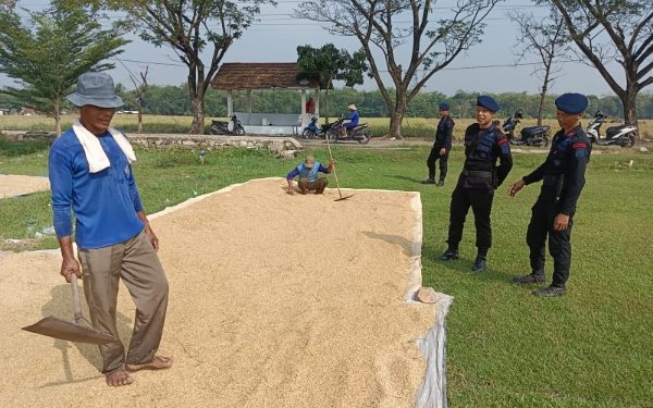 Dukung Program KPN, Personel Brimob Jabar Edukasi Petani