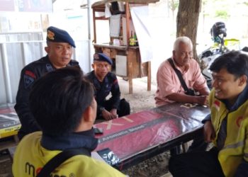 Sambangi Warga Cirebon, Brimob Jabar Sampaikan Pesan Kmatibmas