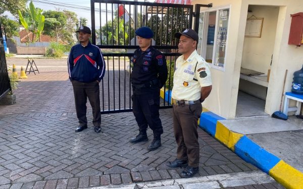 Anggota Brimob Jabar Rutin Patroli Harkamtibmas dan Berikan Himbauan