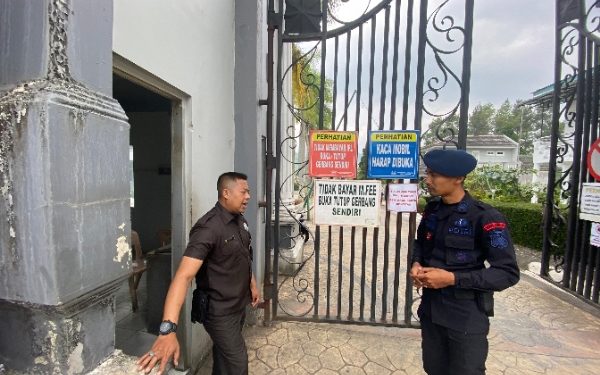 Di Mall Ciplaz, Personel Brimob Jabar Berikan Himbauan Kamtibmas