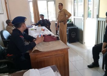 Anggota Brimob Cirebon tak Bosan Himbau Kamtibmas kepada Masyarakat