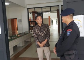 Anggota Brimob Jabar Patroli Harkamtibmas di kampus ITB Cirebon