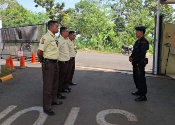 Sambangi Kantor PLN di Cimahi, Personel Brimob Jabar Jaga Kamtibmas