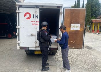 Siaga Kamtibmas, Brimob Jabar Perketat Pengamanan di Pintu Masuk Mako