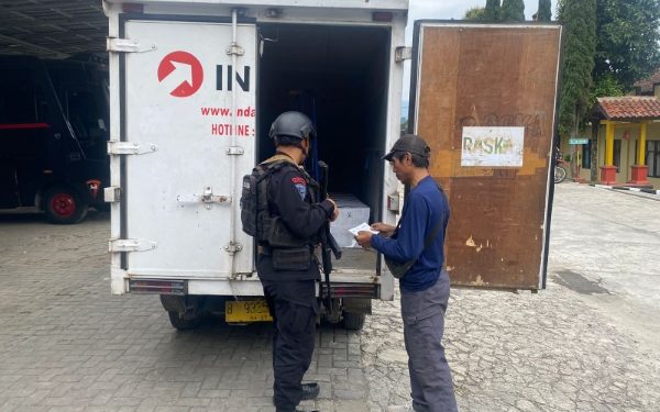 Siaga Kamtibmas, Brimob Jabar Perketat Pengamanan di Pintu Masuk Mako