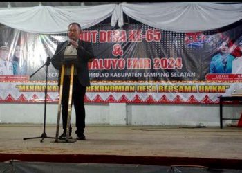 Ketua Tim Penggerak PKK Lamsel Serahkan Hasil Bedah Rumah Milik Warga Sidoasri