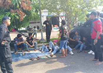 Sambangi Warga, Personel Brimob Jabar Tingkatkan Patroli Harkamtibmas