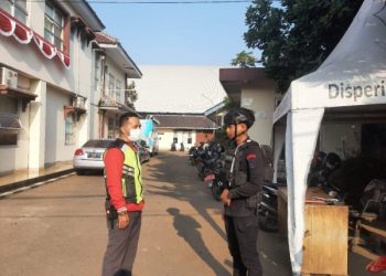 Anggota Brimob Jabar Sampaikan Pesan Kamtibmas di Kantor Disperindag