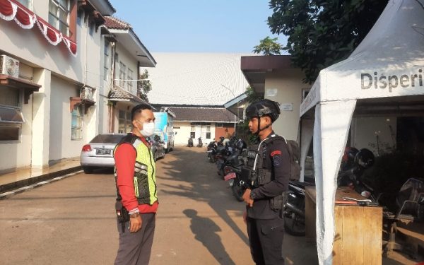 Anggota Brimob Jabar Sampaikan Pesan Kamtibmas di Kantor Disperindag