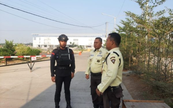 Sambangi SOR Ciateul, Brimob Jabar Ingatkan Satpam Selalu Waspada