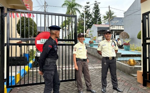 Anggota Brimob Jabar Sambangi Perkantoran di Cianjur dan Ingatkan Kamtibmas