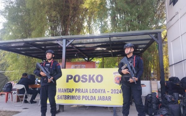 Ops Mantap Praja, Brimob Jabar Terjunkan Personel Amankan KPU dan Bawaslu