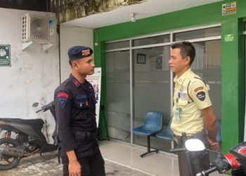 Di Kantor Penggadaian Cianjur, Personel Brimob Jabar Ingatkan Jaga Kamtibmas