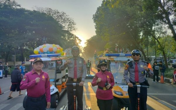Dit Pam Obvit Polda Jabar Amankan Pawai Kendaraan Hias hari Jadi Kota Bandung ke 214