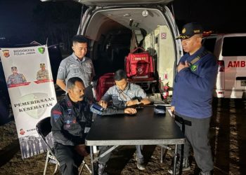 Bid Dokkes Polda Jabar Beri Pelayanan Kesehatan Kepada Anggota Polri dan Korban Gempa Kab. Bandung