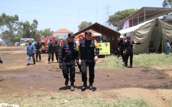 Dansat Brimob Polda Jabar Berikan  Penanganan Sigap Pasca  Gempa di Kab. Bandung