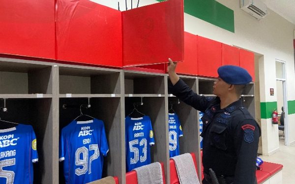 Brimob Waspada, Unit Jibom Gegana Jabar Lakukan Sterilisasi Jelang Laga Persib Vs Persija di Stadion si Jalak Harupat