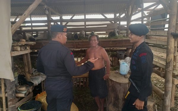 Brimob Waspada, Ingatkan Ingatkan Warga CirebonAntisipasi Pencurian Ternak