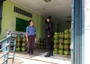 Upaya Dukung Program KPN, Brimob Jabar Patroli di Agen Gas Elpiji di Cianjur