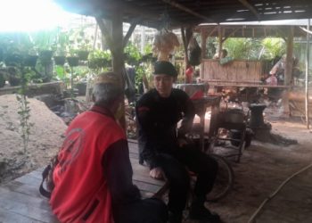 Sambangi Pekerja Kereta Cepat, Personel Brimob Jabar Ingatkan Kamtibmas