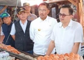 Pjs. Bupati Bandung Kunjungi Pasar Baleendah, Soroti Pengolahan Sampah dan Harga Bahan Pokok