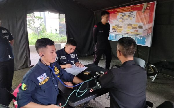 Opimalkan pengamanan Pilkada 2024 Bid Dokes Polda Jabar Periksa Kesehatan Anggota