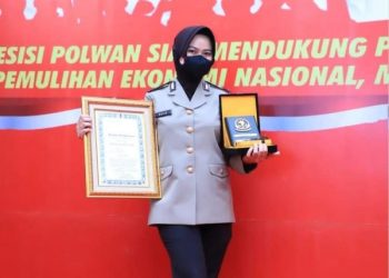 Polwan Polda Jabar Terima Berbagai Penghargaan di Hari Jadi ke 76
