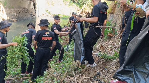 Jelang HUT Brimob ke 79, Brimob Jabar Gelar Kerja Bakti
