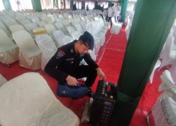 Unit Jibom Gegana Jabar Lakukan Sterilisasi Tempat Kunker Presiden Jokowi ke Indramayu