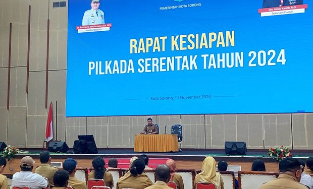 Pimpin Rapat Persiapan Pilkada, Pj. Wali Kota Sorong Tekankan Pentingnya Keterlibatan Berbagai Pihak