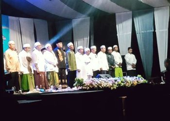 H. Rakhmat Ikuti Tabligh Akbar Hari Pahlawan Nasional