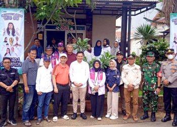 Sekda Purwakarta dan Tim Monitoring di Sejumlah TPS