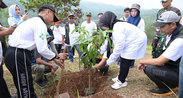 Peringatan Hantaru, Pj. Wali Kota Banjar Tanam Pohon di Lapas Banjar