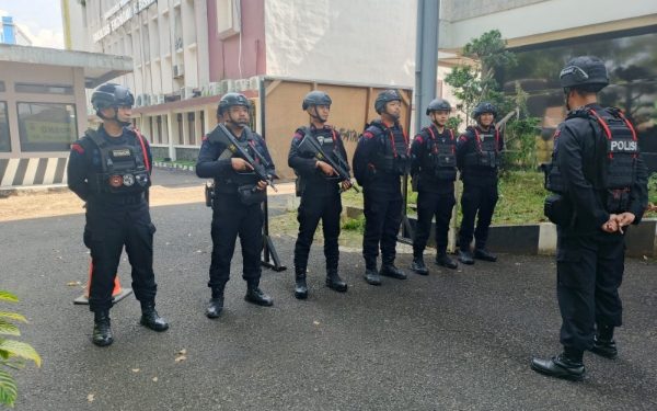 Sat Brimob Polda Jabar Cek Kesiapan Personel OMP Pengamanan KPU dan Bawaslu
