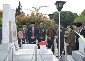Kapolda Jabar Hadiri Peringatan Hari Pahlawan di Gasibu Bandung