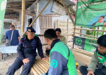 Cegah Paham Radikalisme, Personel Brimob Cirebon Edukasi Masyarakat