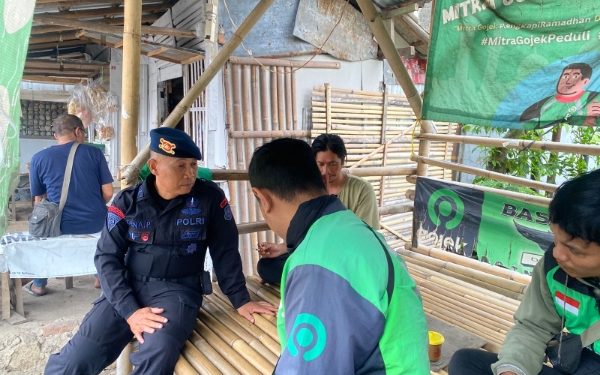 Cegah Paham Radikalisme, Personel Brimob Cirebon Edukasi Masyarakat