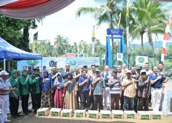 Kapolda Jabar Gelar Baksos saat Peresmian Jembatan Gantung di Kabupaten Bandung Barat