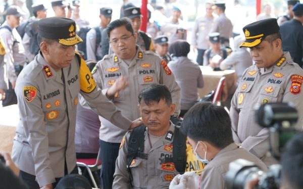 Personel Polda Jabar Lakukan Pemeriksaan Kesehatan Jelang Pilkada